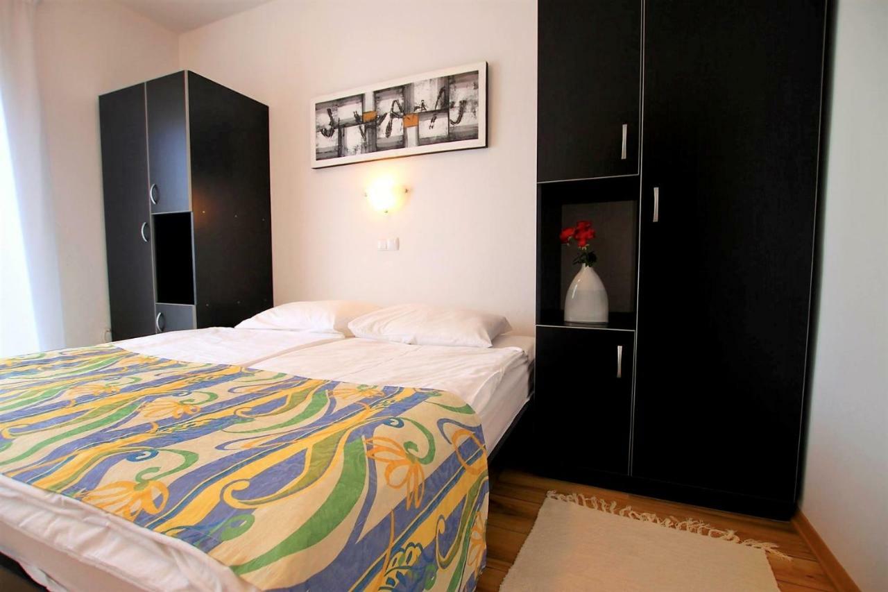Apartments Macolic Rab Town Exterior foto